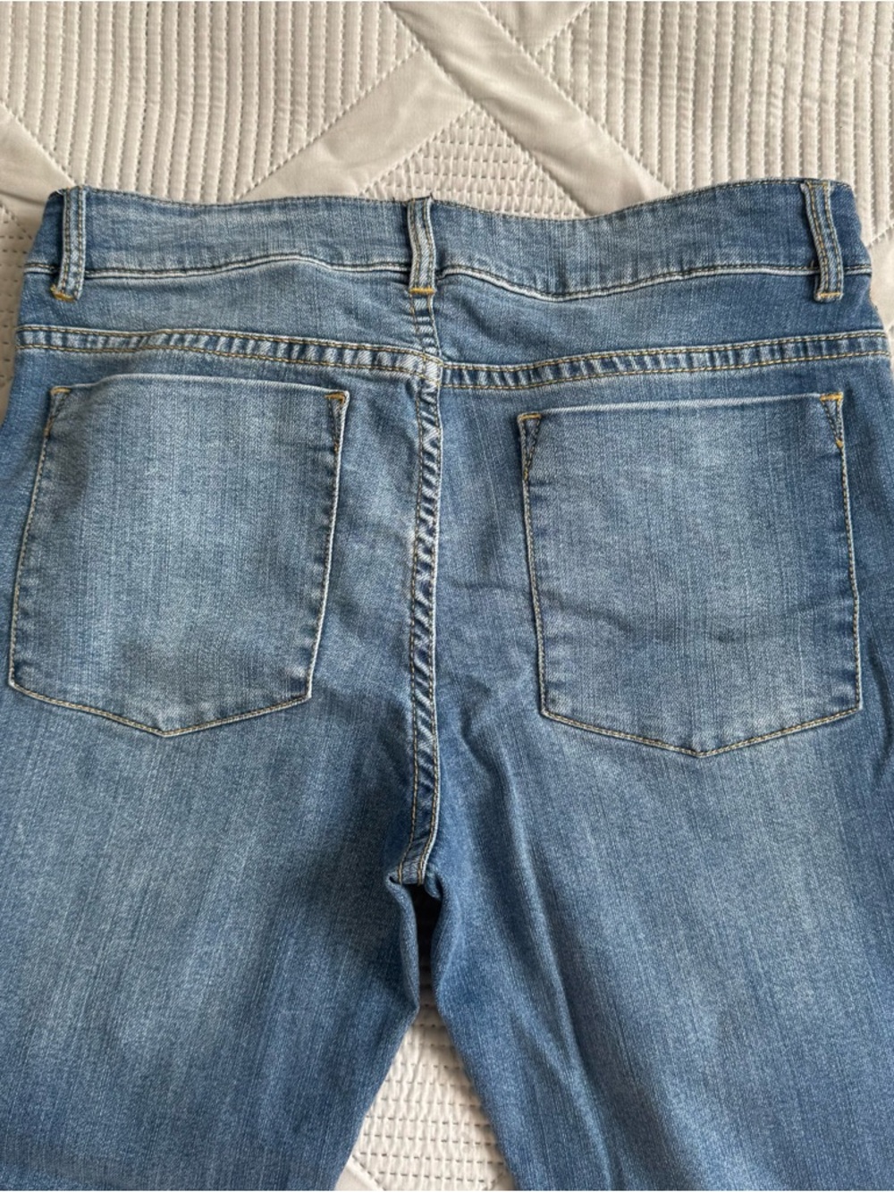 Alice + Olivia Mid Wash Blue Straight-Leg Jeans with Black & White Side Trim 27 - Picture 4 of 10